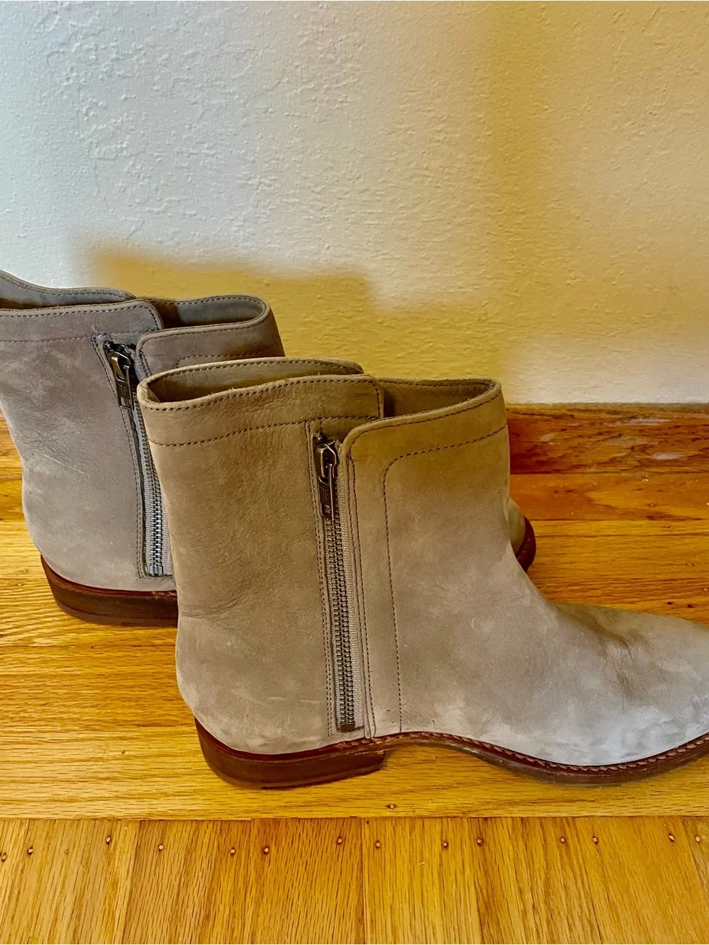 *NEW* FRYE Women’s “Natalie” Double Zip Gray Nubuck Leather Ankle Boots—Sz 9.5